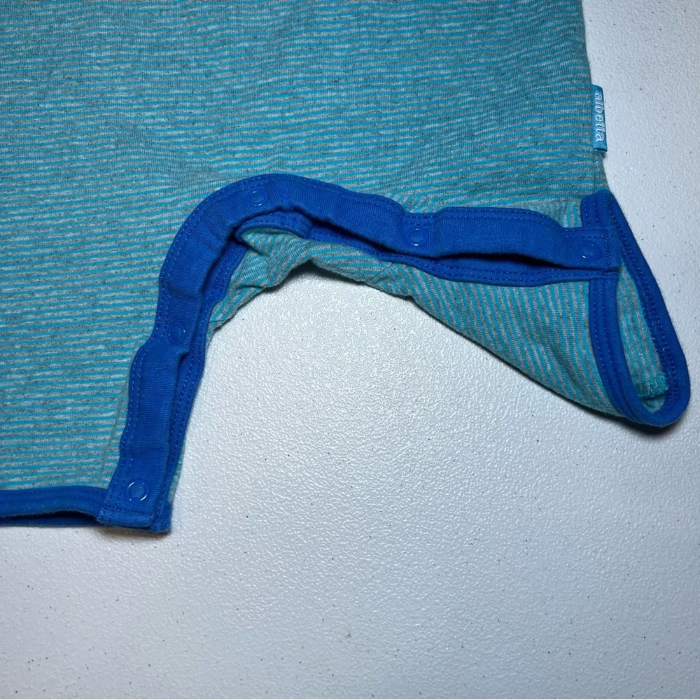 Albetta Blue Whale Short Sleeve One-Piece bodysuit‎ size 0-3 months